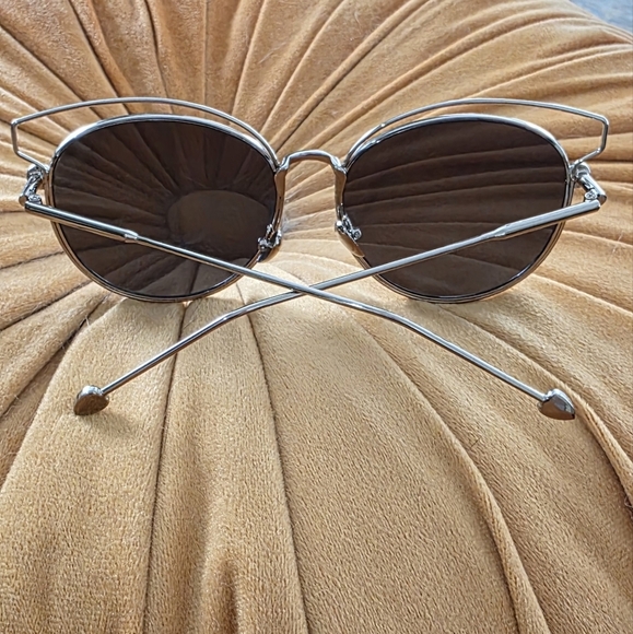 Modern Silver Round Cat Eye Sunglasses - Picture 4 of 4